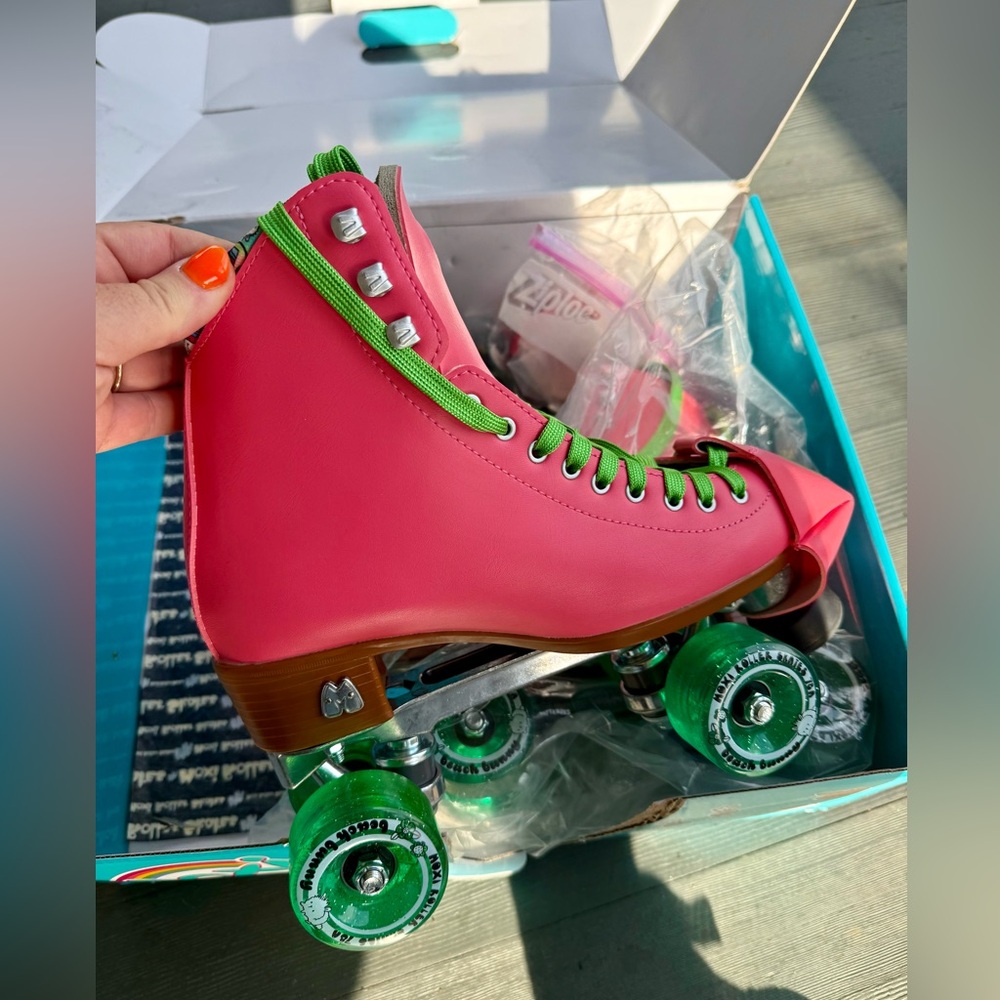 NIB Moxie Skates size 7